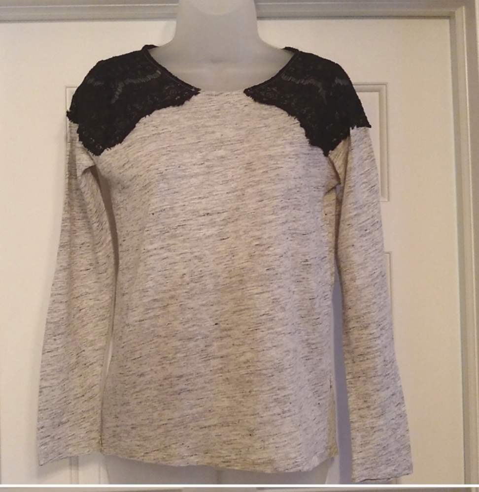 ZARA Heather Gray Top with Lace Accented Shoulders Size M